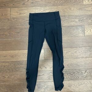 lululemon athletica Black High-Rise Ruched Leggings - Size 6